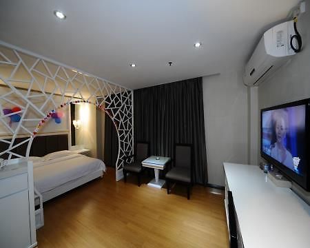 Super 8 Guangzhou Railyway Station Hotell Exteriör bild